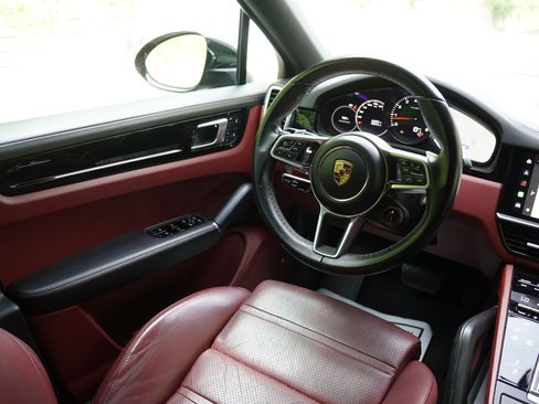 Used 2022 Porsche Cayenne Platinum Edition AWD/4WD image 22