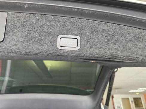 Used 2015 Volvo XC60 T5 Premier w/ Proximity Package image 35