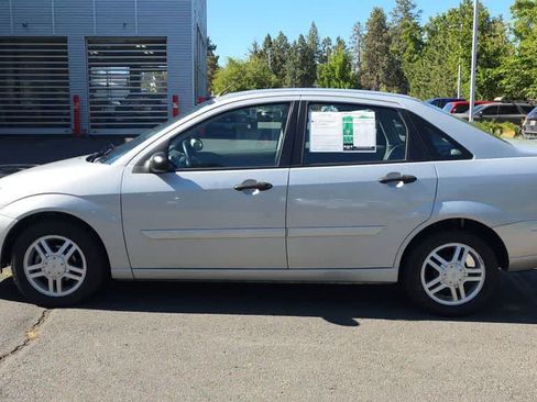 Used 2003 Ford Focus SE FWD image 5