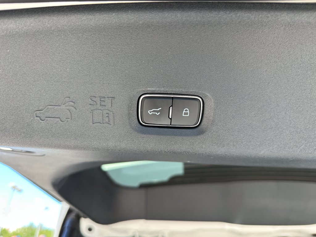 Used 2025 Ford Expedition Active RWD image 24