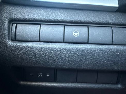 Certified 2022 Nissan Rogue SV FWD image 16