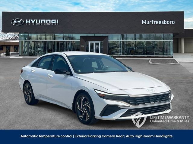 Certified 2025 Hyundai Elantra Sport FWD image 3
