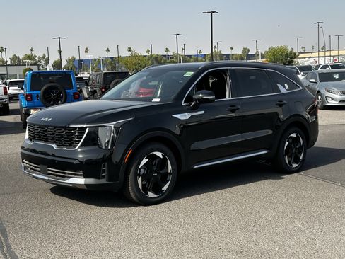 Used 2025 Kia Sorento EX AWD/4WD image 2