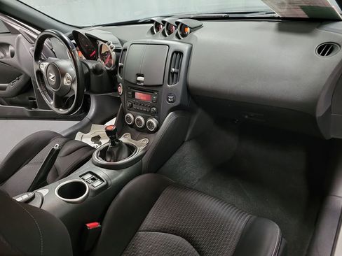 Used 2020 Nissan 370Z w/ Sport Package image 25