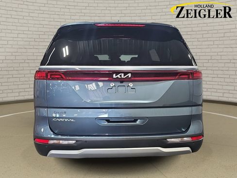 Used 2024 Kia Carnival EX FWD image 6