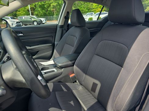 Used 2025 Nissan Altima 2.5 SV FWD image 16