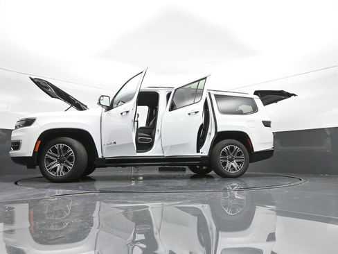 Used 2024 Jeep Wagoneer Series II image 53