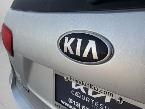 Certified 2019 Kia Sorento L image 8