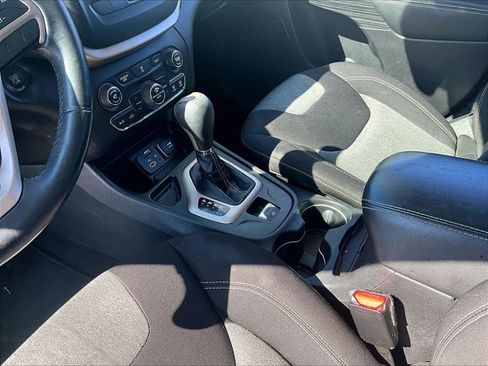 Used 2014 Jeep Cherokee Latitude w/ Comfort/Convenience Group image 12