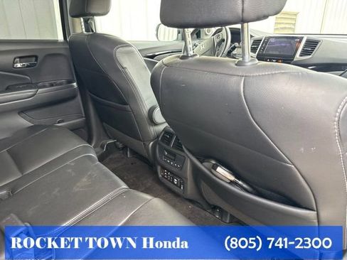 Used 2018 Honda Pilot Touring image 16