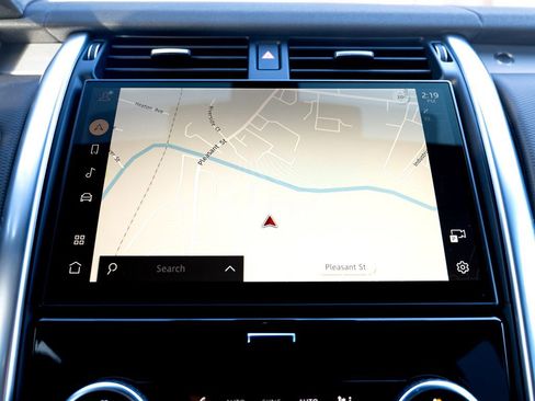 Certified 2024 Land Rover Discovery Dynamic SE image 28