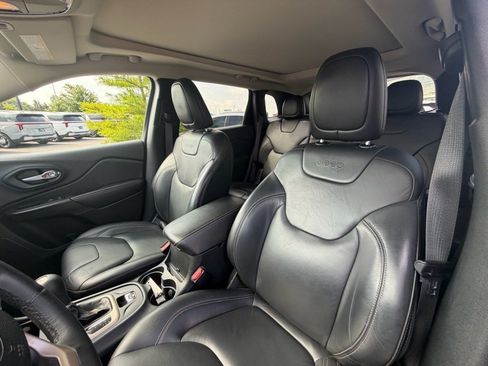 Used 2016 Jeep Cherokee Limited AWD/4WD image 10