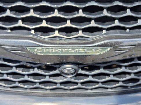 Used 2019 Chrysler Pacifica Touring-L Plus w/ Advanced Safetytec Group FWD image 23