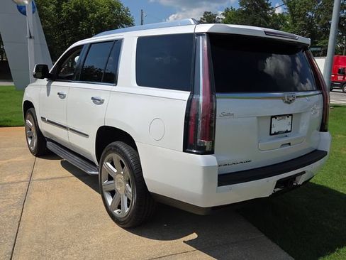 Used 2016 Cadillac Escalade Luxury RWD image 12