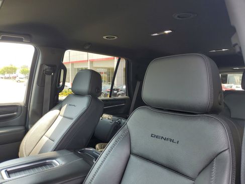 Used 2021 GMC Yukon Denali AWD/4WD image 16