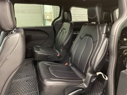 New 2025 Chrysler Pacifica Select w/ Fav Edition Package image 13