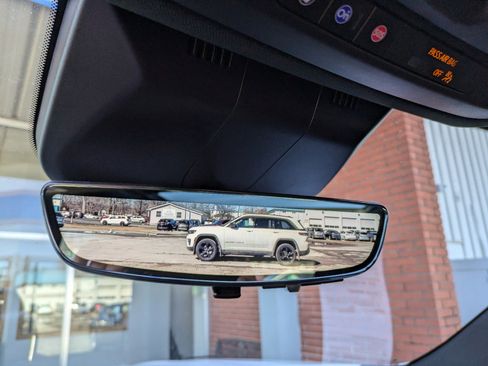 Used 2022 Cadillac Escalade Premium Luxury w/ Performance Package image 34