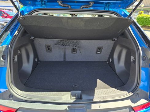 Used 2022 Chevrolet Bolt EUV LT w/ Comfort Package FWD image 14