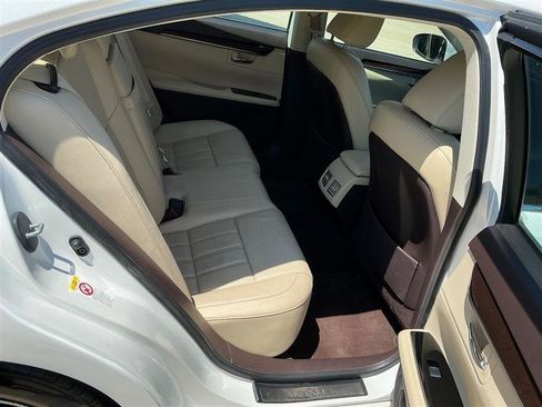 Used 2016 Lexus ES 350 w/ Luxury Package w/Wood Trim FWD image 39