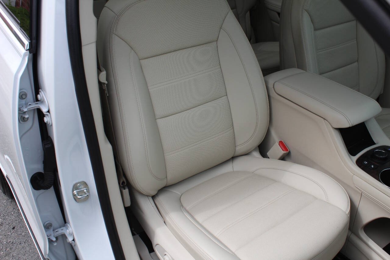 Used 2022 GMC Acadia Denali w/ Denali Ultimate Package AWD/4WD image 17