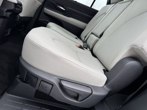 Certified 2024 Toyota Grand Highlander XLE image 12