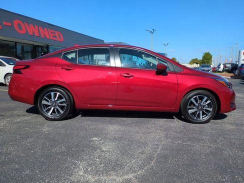 Used 2025 Nissan Versa SV image 3