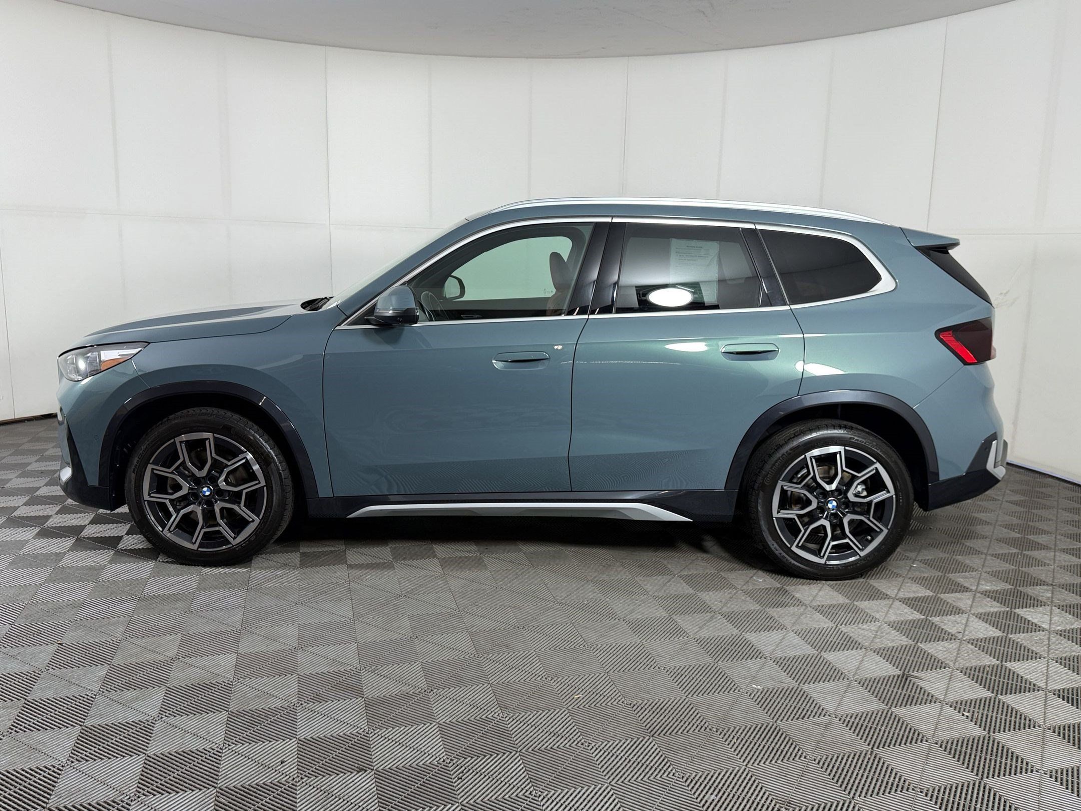 Used 2026 BMW X1 xDrive28i w/ Technology Package AWD/4WD image 2