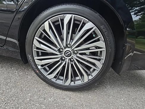 Used 2025 Nissan Altima 2.5 SL FWD image 11
