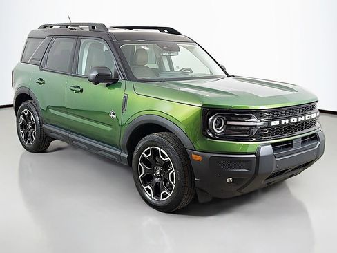 Certified 2025 Ford Bronco Sport Outer Banks w/ Outer Banks Tech Package+ AWD/4WD image 2