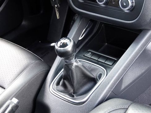 Used 2010 Volkswagen Jetta Limited Edition FWD image 78