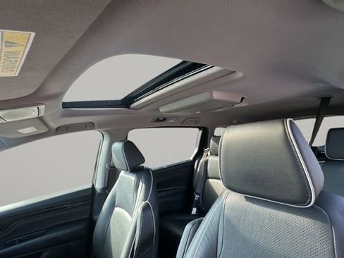 Used 2023 Honda Odyssey Elite image 12