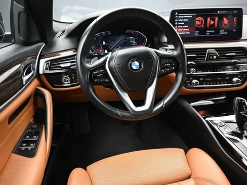 Used 2022 BMW 530i w/ M Sport Package RWD image 12