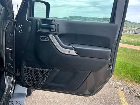 Used 2018 Jeep Wrangler Unlimited Sahara w/ Max Tow Package AWD/4WD image 26