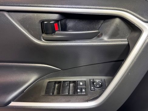 Certified 2025 Toyota RAV4 LE AWD/4WD image 21