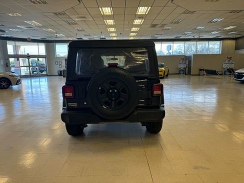 Used 2021 Jeep Wrangler Unlimited Sport AWD/4WD image 3