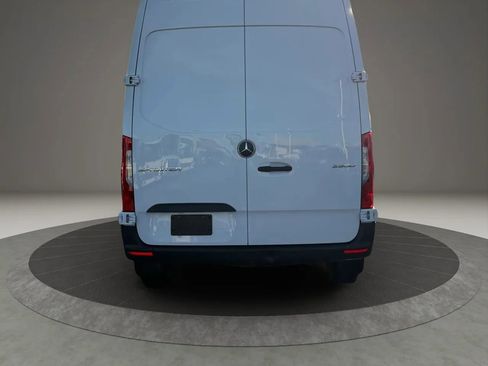 Used 2025 Mercedes-Benz Sprinter 2500 image 5
