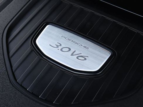 Used 2017 Porsche Panamera 4 image 60