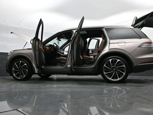 Used 2020 Lincoln Aviator Reserve w/ Equipment Group 202A AWD/4WD image 38