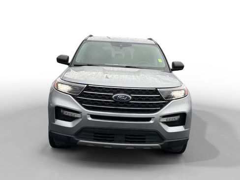Used 2023 Ford Explorer XLT w/ Equipment Group 202A image 8