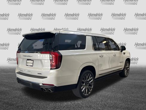 Used 2025 GMC Yukon XL Denali Ultimate w/ LPO, Floor Liner Package AWD/4WD image 10