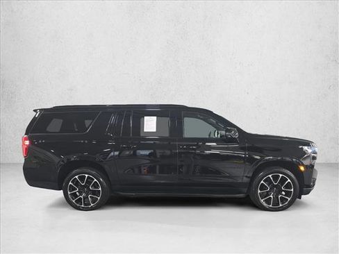 Used 2022 Chevrolet Suburban RST w/ Luxury Package image 4