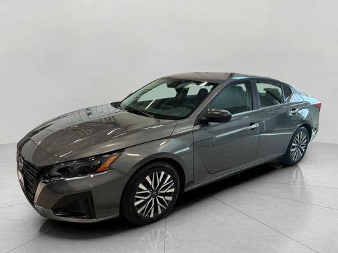 Used 2025 Nissan Altima 2.5 SV image 4