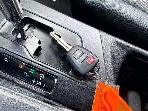 Used 2016 Toyota RAV4 LE image 10