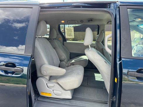 Used 2011 Toyota Sienna FWD image 29