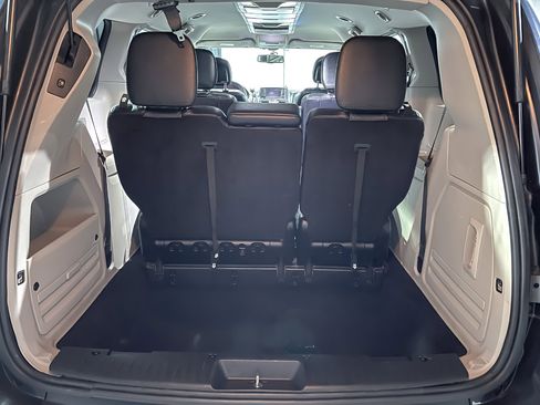 Used 2014 Chrysler Town & Country Touring image 9