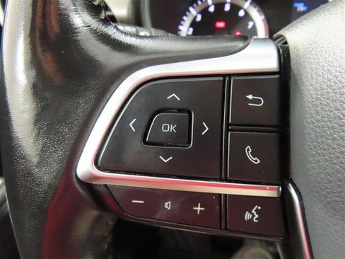 Used 2021 Toyota Highlander LE AWD/4WD image 19