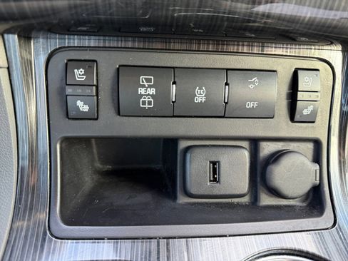 Used 2017 Chevrolet Traverse Premier image 31