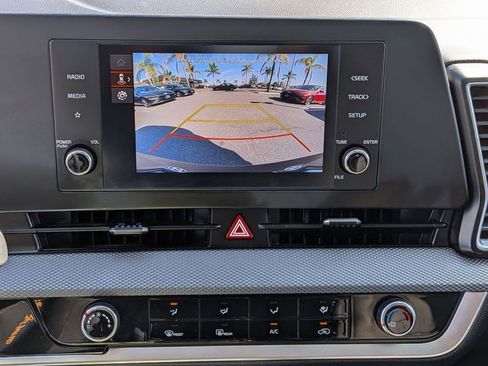 Used 2024 Kia Sportage LX image 19