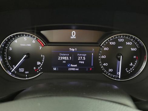 Used 2023 Cadillac XT4 Luxury w/ Cold Weather Package image 21