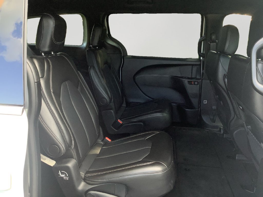 Used 2025 Chrysler Pacifica Select FWD image 26